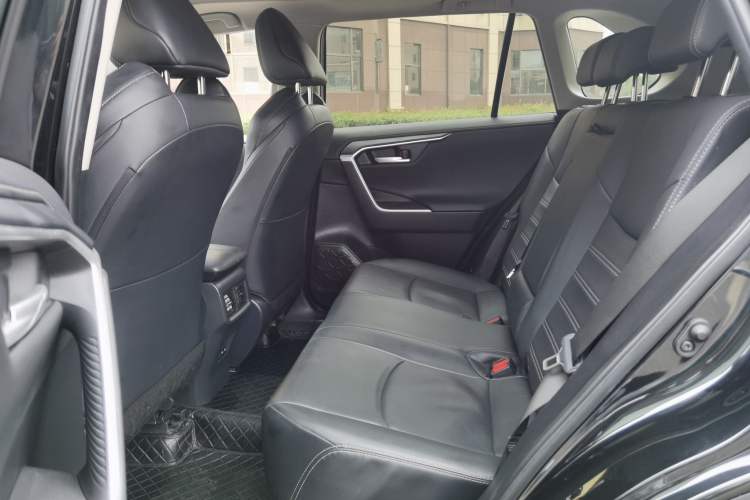 Used Toyota Wildlander 2022 2.0L CVT 4x4 Luxury PLUS Edition
