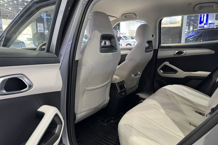 Used BYD Yuan UP 2025 Intelligent Driving Version 401 km Leading Edition