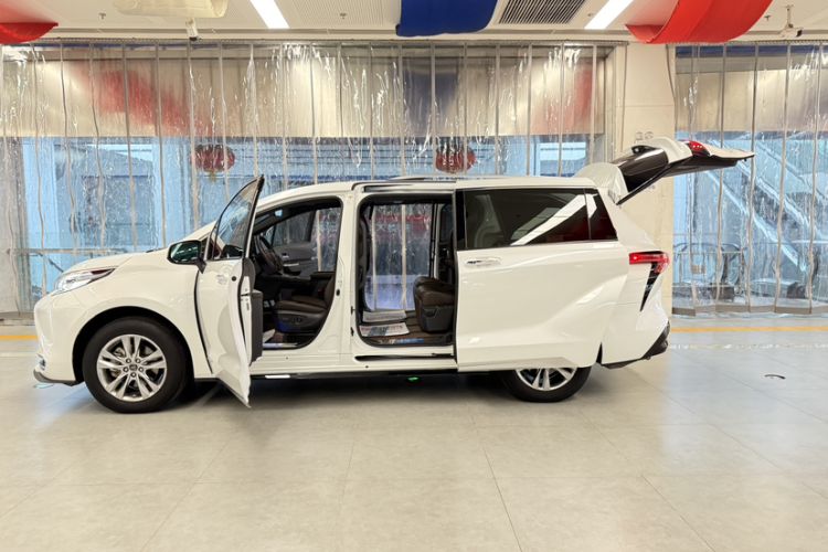 Used Toyota SIENNA 2021 2.5L Hybrid Platinum Edition
