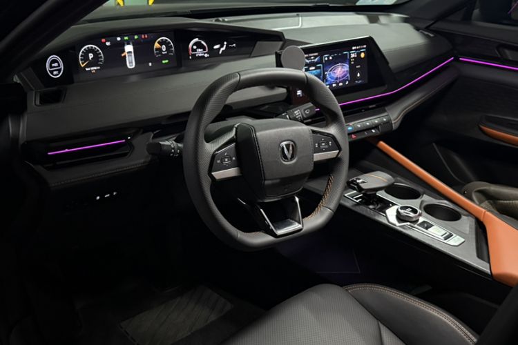 Used CHANGAN UNI-V iDD 2023 ZhiDian iDD 1.5T 113km ZhiKu Model
