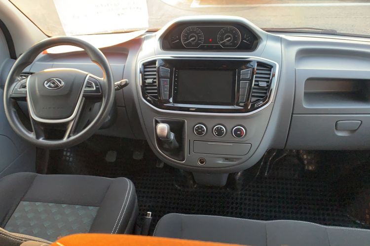 Used SAIC MAXUS Xintu V80 2019 2.5T Classic Edition 6-Speed Manual – Aoyuntong Modified Version Short Wheelbase Mid-Height Roof 5/6 Seats
