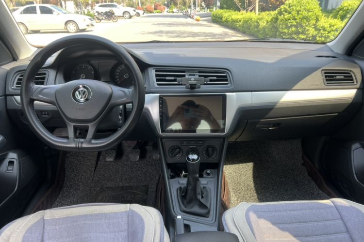 Used Volkswagen Lavida 2019 Lavida Start 1.5L Manual Fashion Edition China VI Standard Interior 2