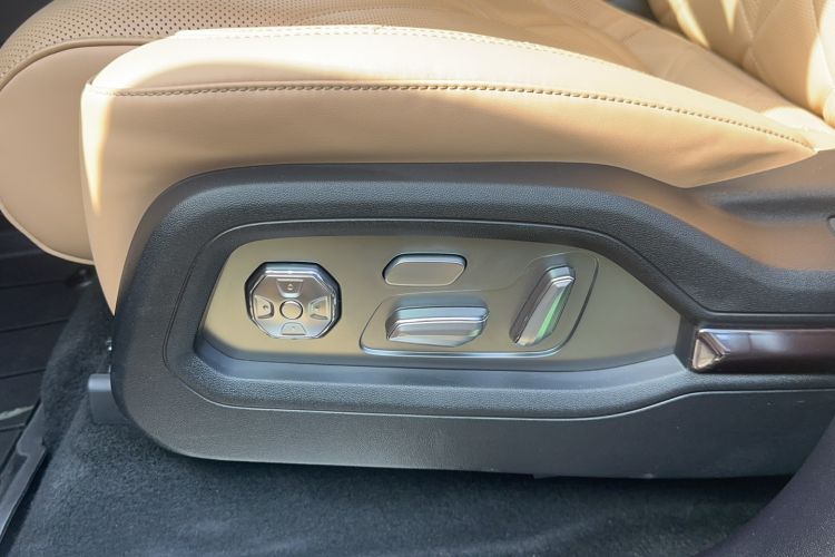 Used Formula Leopard 8 2025 Smart & Brave Flagship Edition 6 Seats
