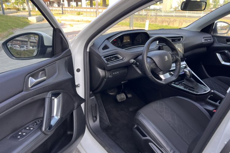 Used Peugeot 308 2016 1.6L Automatic Luxury Edition
