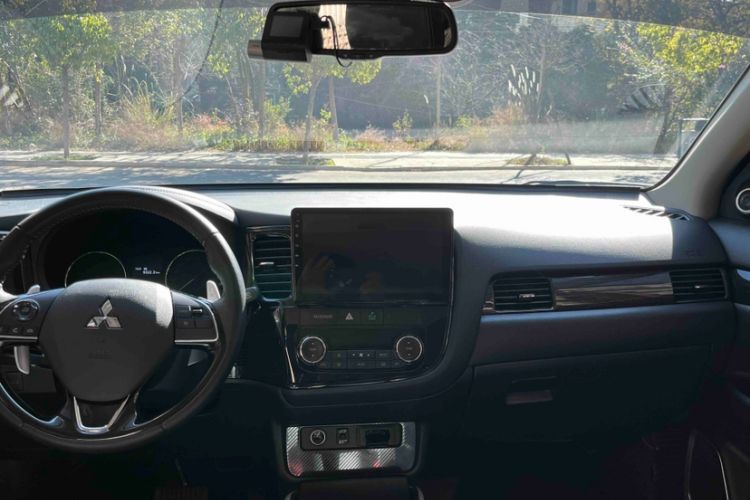 Used Mitsubishi Outlander 2020 2.4L 4x4 Zhi Xiang Edition 5 Seats Interior 7