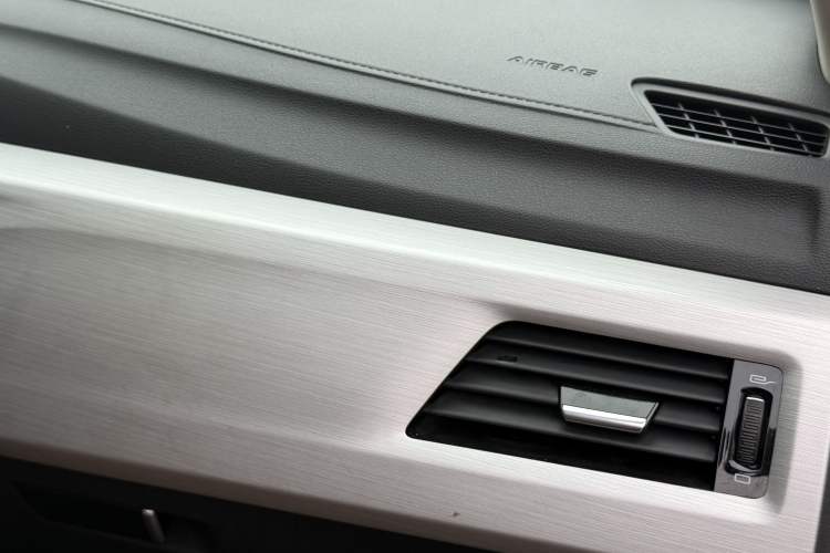 Used Geely Auto Emgrand X7 Sport 2016 1.8TD Automatic ZhiZun Version Interior 3