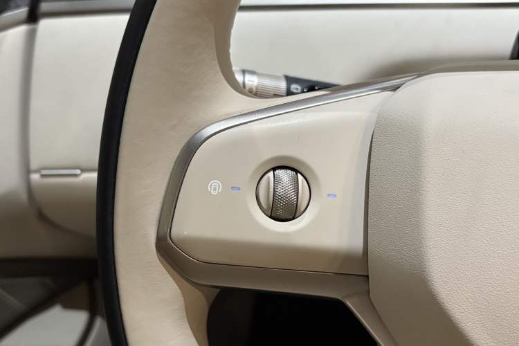 Used ONVO Luxeed L90 2025 Model—Ultra Six-Seater Version
