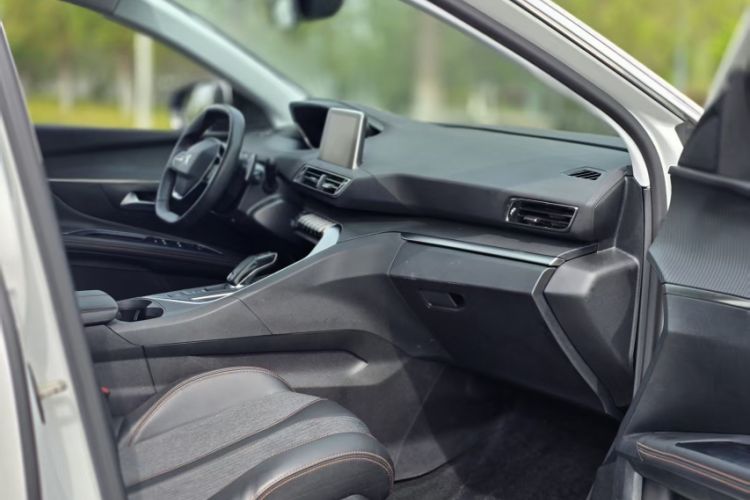 Used Peugeot 4008 2018 350THP Elite Edition Interior 6