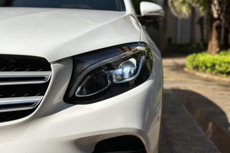 Used Mercedes-Benz GLC 2018 Facelift GLC 260 4MATIC Luxury Edition Exterior 7