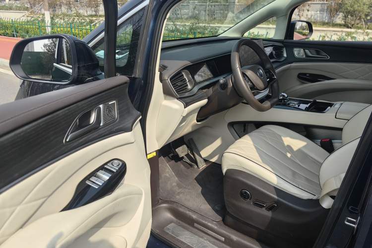 Used Denza D9 2024 DM-i 980 Four-Wheel Drive Flagship Model Interior 3