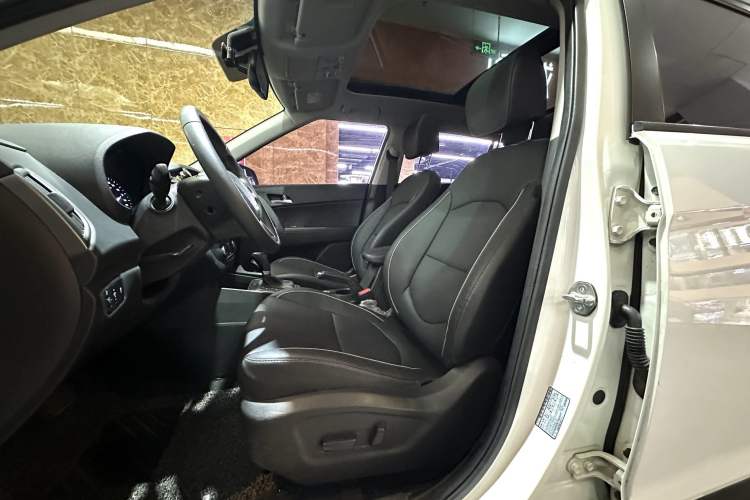 Used Hyundai ix25 2015 1.6L Automatic Two-Wheel-Drive Deluxe DLX Model