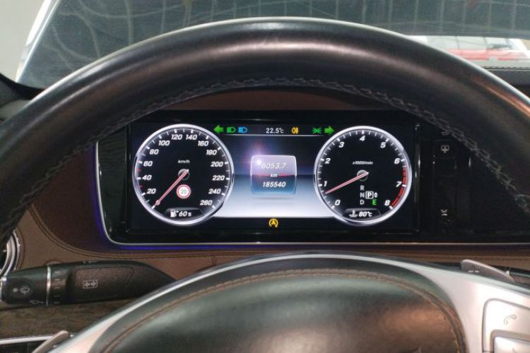 Used Mercedes-Benz S-Class 2014 S 320 L Business Model Odometer Close Up