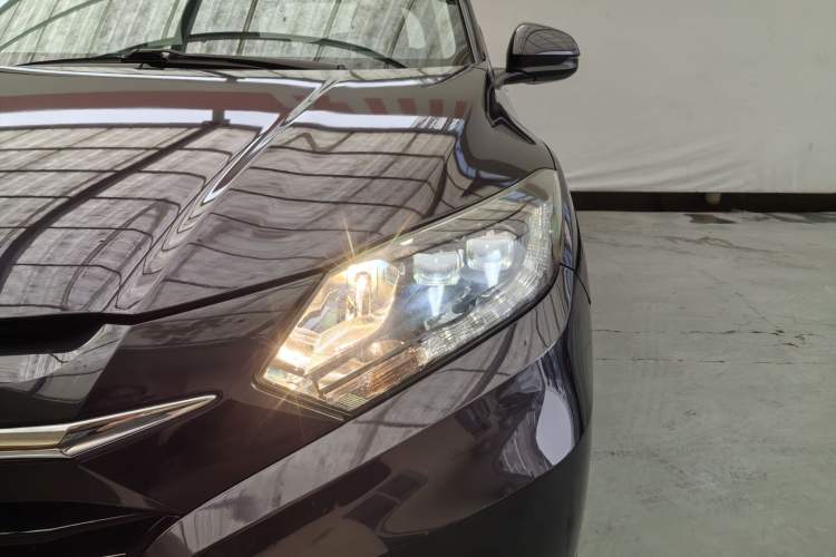 Used Honda Vezel 2015 1.8L CVT 2WD Luxury Model Exterior 2