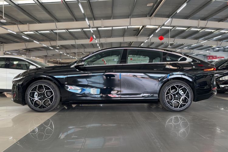 Used CHANGAN NEVO A07 2025 Blue Whale Range-Extending Version 230 Flagship Model Exterior 9