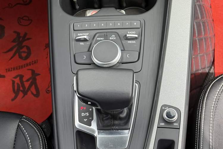 Used Audi A4L 2019 40 TFSI Ambition China VI Interior 4