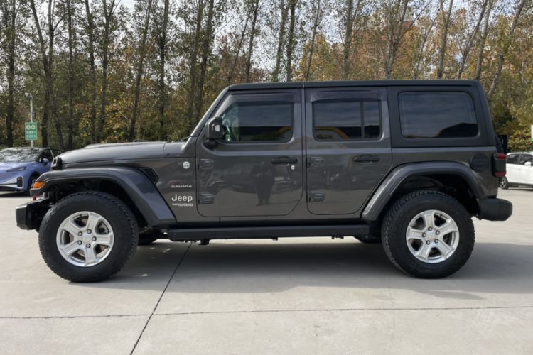 Used Jeep Wrangler 2019 2.0T Sahara Four-Door Version China VI Emission Standard