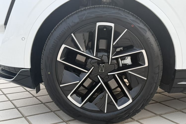 Used Avatr 11 2024 580 Three-Laser Four-Wheel Drive Luxury Edition
