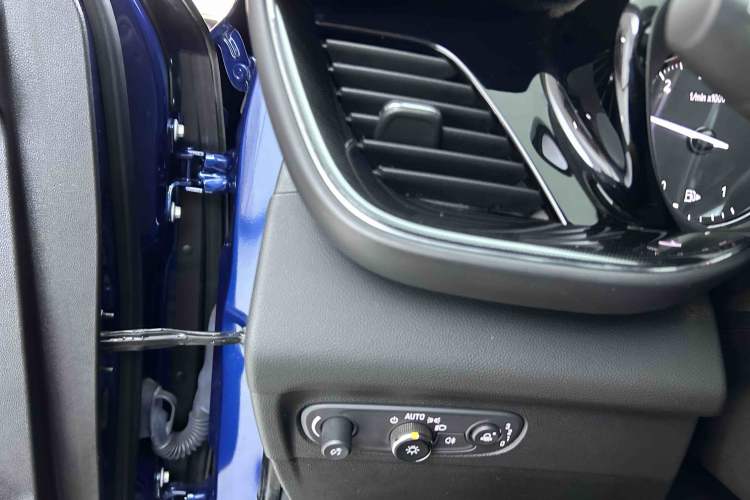 Used Buick Envision 2022 Facelift Encore S 652T Two-Wheel-Drive Luxury Model