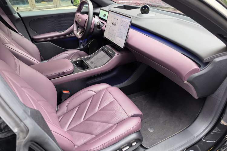 Used Nio ET5T 2025 75 kWh Touring Interior 6