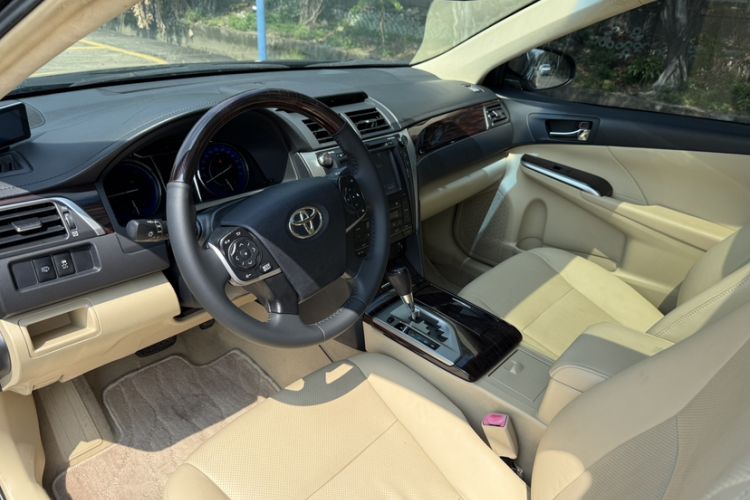 Used Toyota Camry 2015 Dual-Engine 2.5 HG Luxury Navigation Edition Interior 5