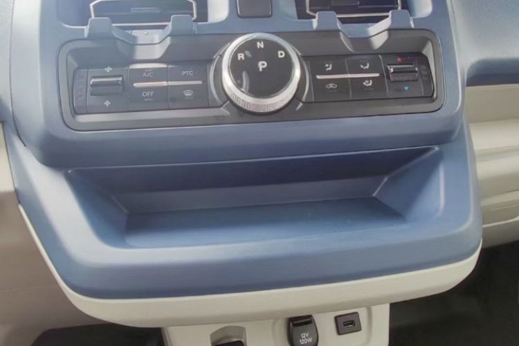 Used SRM New Energy E3L 2026 Model 325 KM CATL 41.86 kWh Smart Luxury 6/9-Seater Passenger Vehicle Interior 3