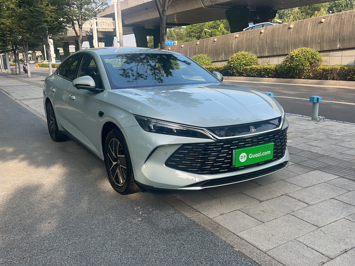 BYD Qin L 2025 DM-i Smart Drive 120KM Superior Model — снимка 14