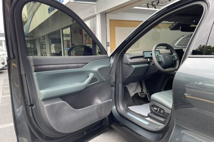 Used Nio ES8 2023 100kWh Signature Edition
