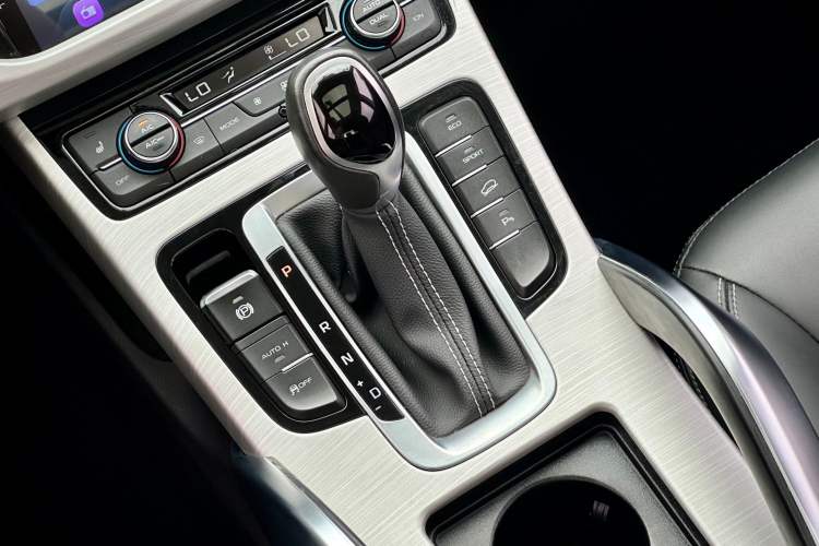 Used Geely Auto Emgrand X7 Sport 2018 1.8TD Automatic Two-Wheel Drive Smart Connect 4G Internet Edition Interior 7