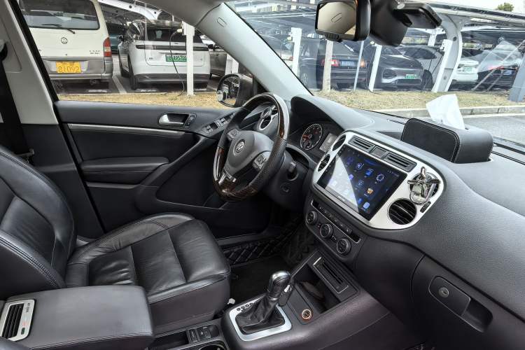 Used Volkswagen Tiguan 2015 1.8TSI Automatic Two-Wheel Drive Luxury Model Interior 10