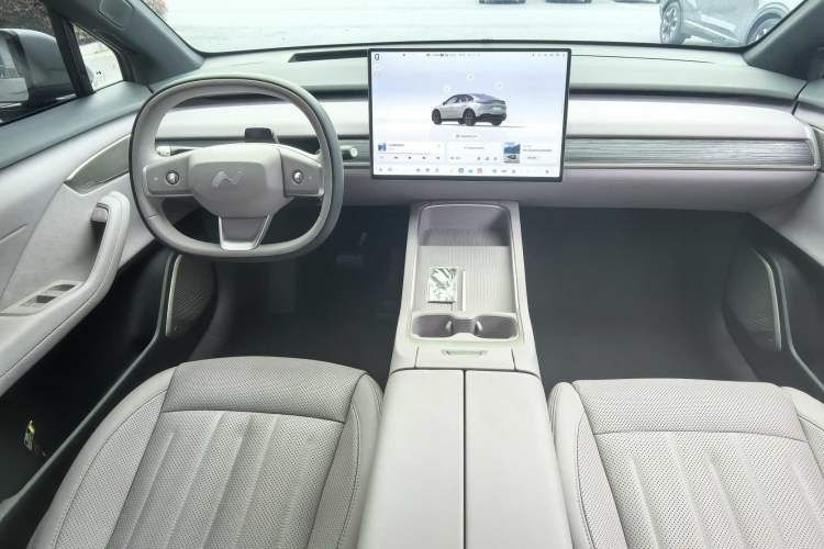 Used ONVO L60 2024 60 kWh Rear-Drive Version Interior 2