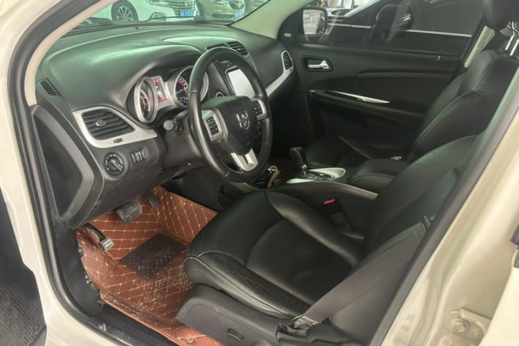 Used Dodge Journey 2013 2.4L Two-Wheel Drive Luxury Version