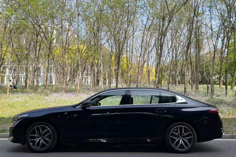 Used BMW i5 2025 eDrive 40L M Sport Package Exterior 3