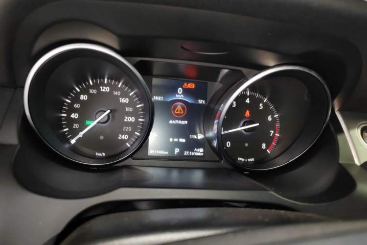 Used Land Rover Range Evoque 2016 2.0T SE Smart Glow Edition Odometer Close Up