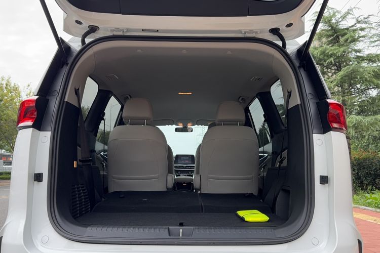 Used SAIC MAXUS Dajia 5 2022 430 km Elite Version 7-Seater