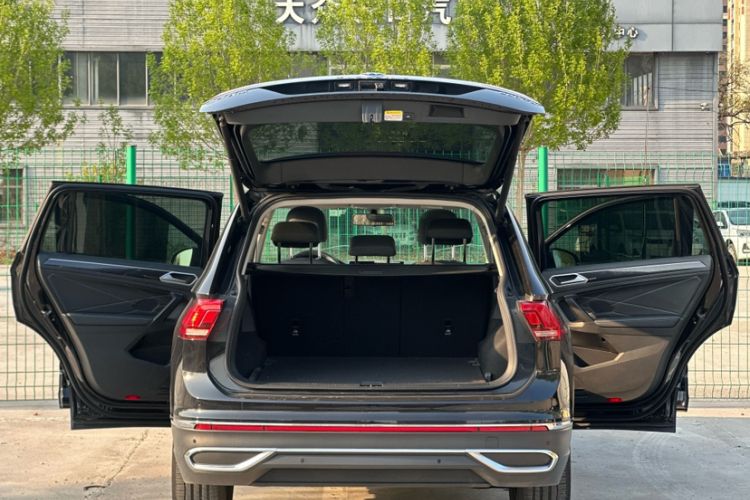 Used Volkswagen Tiguan L 2023 280TSI Automatic Two-Wheel Drive Trendy Innovation Limited Edition Interior 6