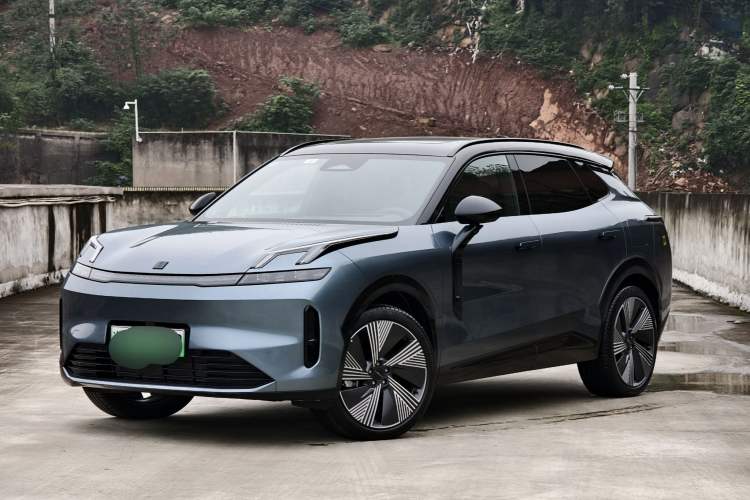 Used Lynk & Co 08 EM-P 2025 220 km All-Wheel-Drive Performance Halo