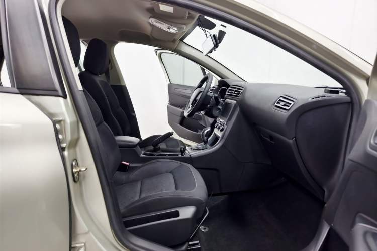 Used Citroen C4 Sega 2016 1.6L Automatic Comfort Model Interior 5