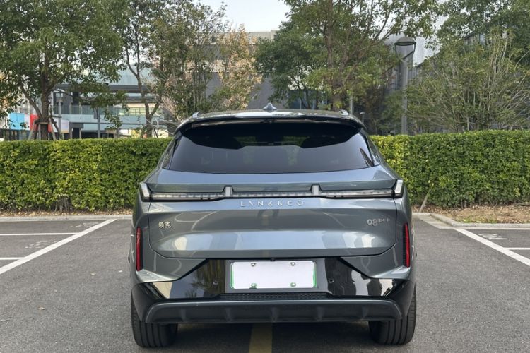 Used Lynk & Co 08 EM-P 2025 220 km All-Wheel-Drive Performance Halo Exterior 4