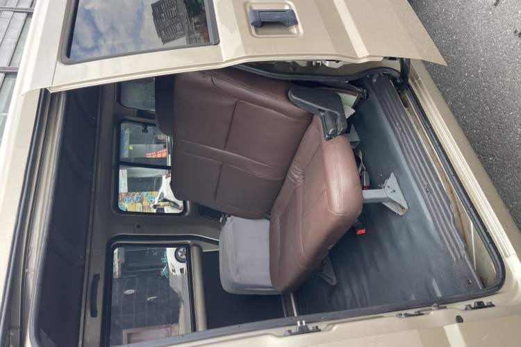 Used Wuling Rongguang EV 2022 Basic Passenger Bus Powered by Penghui Battery
