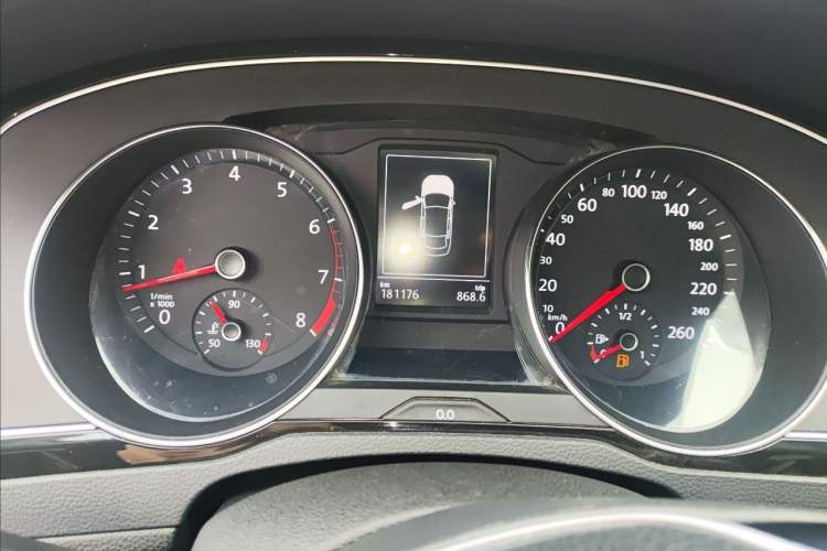 Used Volkswagen Magotan 2017 330TSI DSG Luxury Model Odometer Close Up