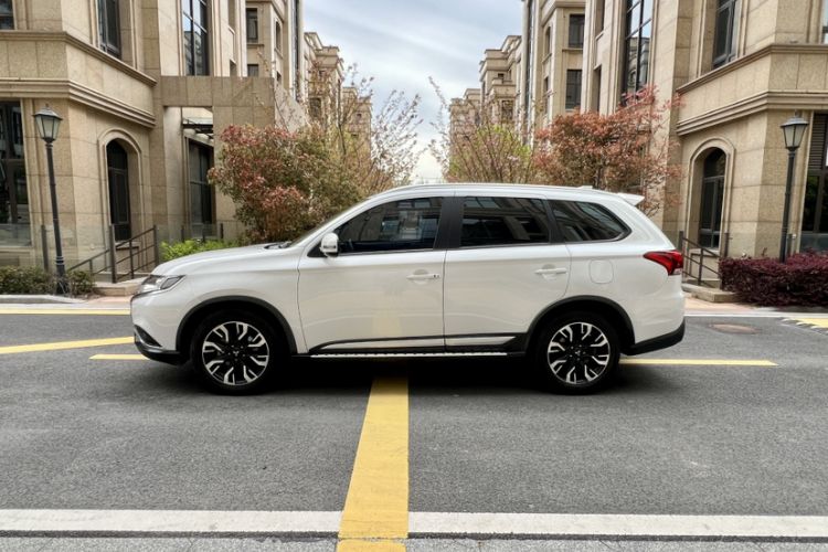 Used Mitsubishi Outlander 2020 2.0L Two-Wheel Drive Enjoyment Version 5 Seats Exterior 7