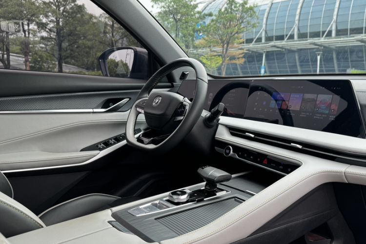 Used CHANGAN CS75 PLUS 2023 3rd Generation 1.5T Automatic Pilot Model Interior 1