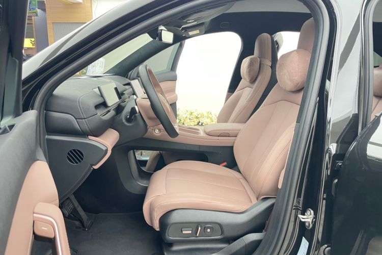 Used Nio EC6 2024 75 kWh Interior 6