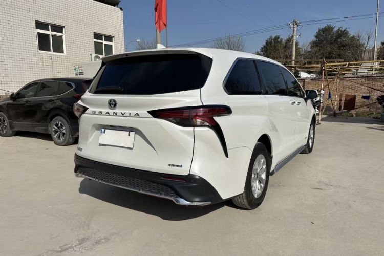 Used Toyota Granvia 2023 2.5L Hybrid Comfort Edition
