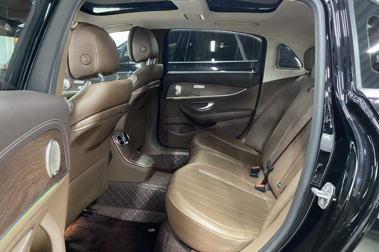 Used Mercedes-Benz E-Class 2022 E 300 L Stylish Model Interior 8