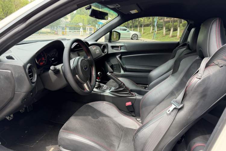 Used Subaru BRZ 2015 2.0i Manual Model
