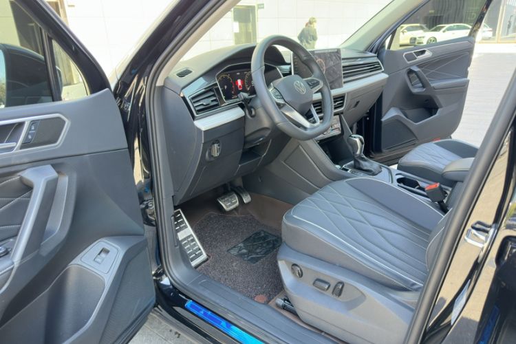 Used Volkswagen Tiguan L 2024 330TSI Automatic Two-Wheel Drive R-Line Enhanced Edition Interior 5