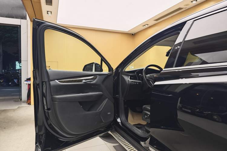 Used Cadillac XT5 2018 25T Luxury Model
