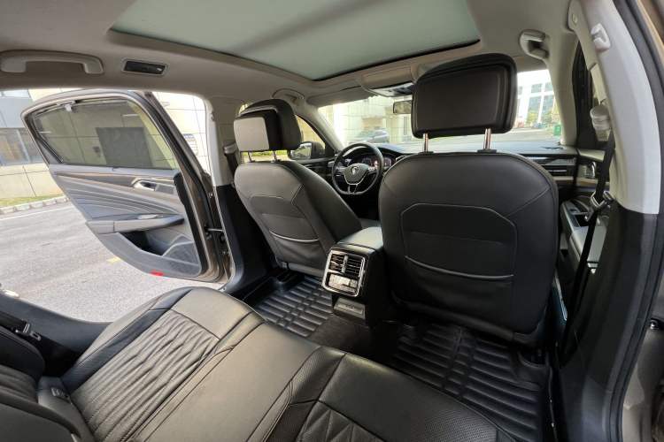 Used Volkswagen Passat 2020 330TSI Luxury Edition China VI