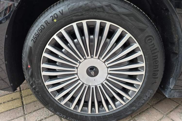 Used VOYAH Dream 2025 PHEV Four-Wheel Drive Prestige Kunpeng Edition
